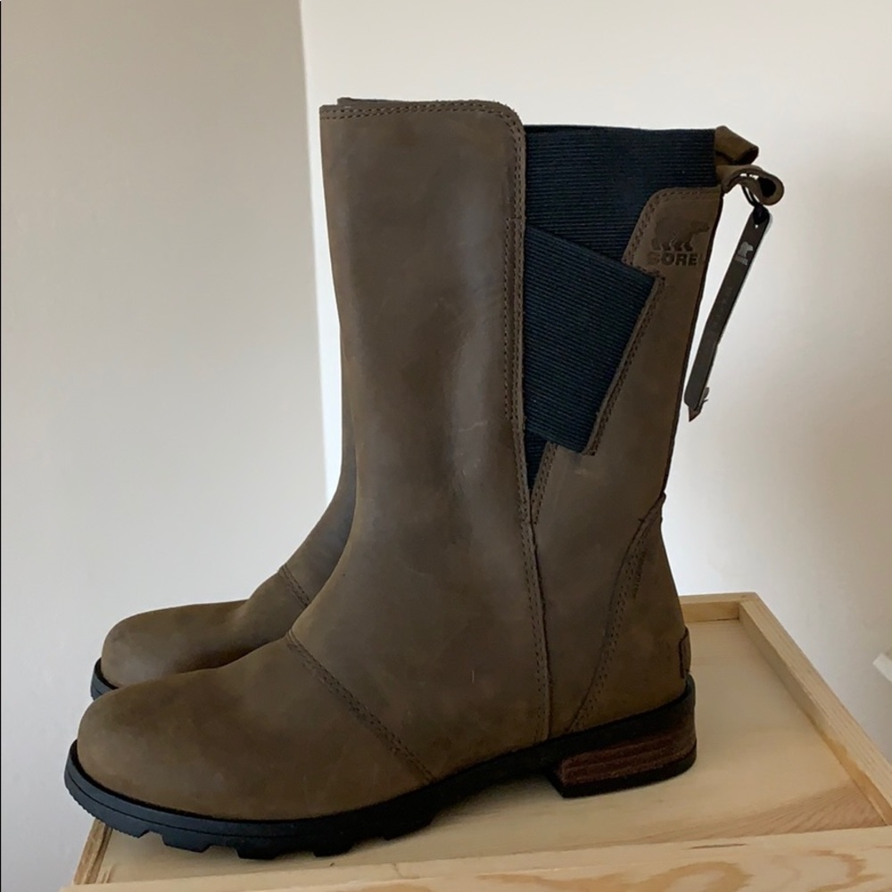 Sorel Women’s Leather Emelie Mid Boots size 5.5